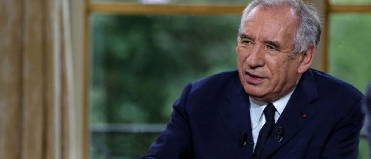 FRANCE / GOUVERNEMENT : Bayrou, un canard sans tête