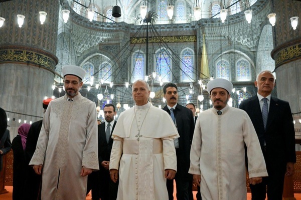 TURQUIE : Le pape Léon XIV en visite à la mosquée bleue